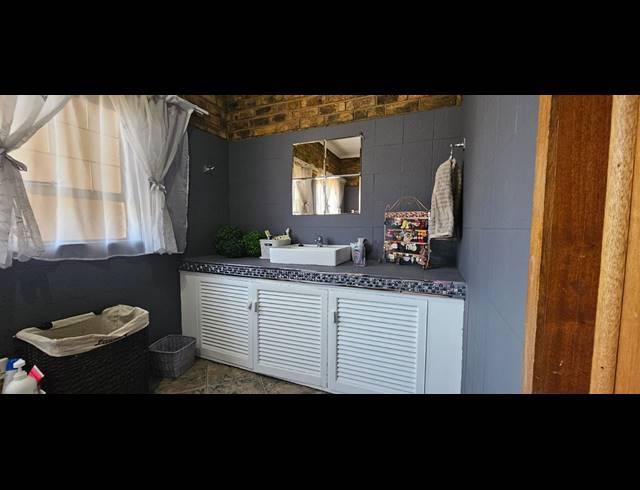 4 BEDROOM FREESTANDING FOR SALE IN BRITS CENTRAL